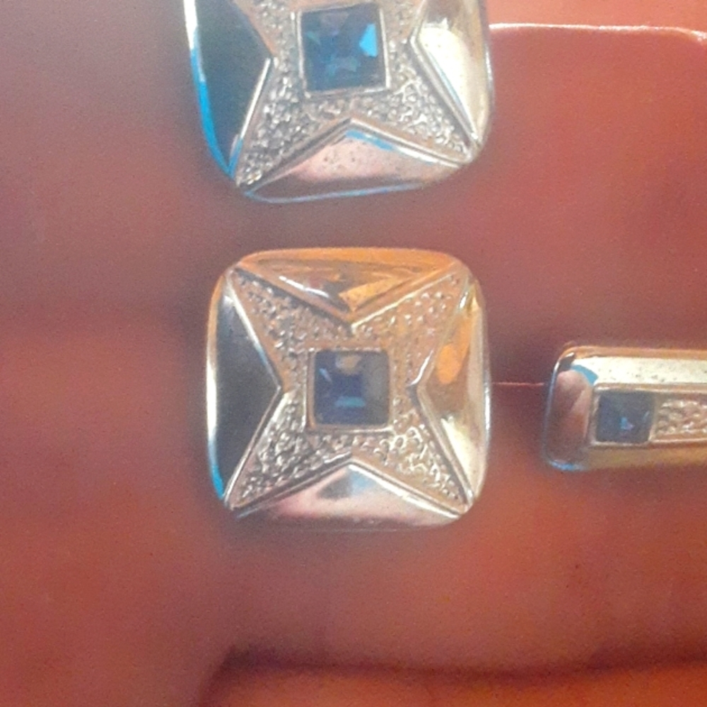 Silver Tone And Blue Cufflinks and Tie Clip Set - Picture 2 of 5